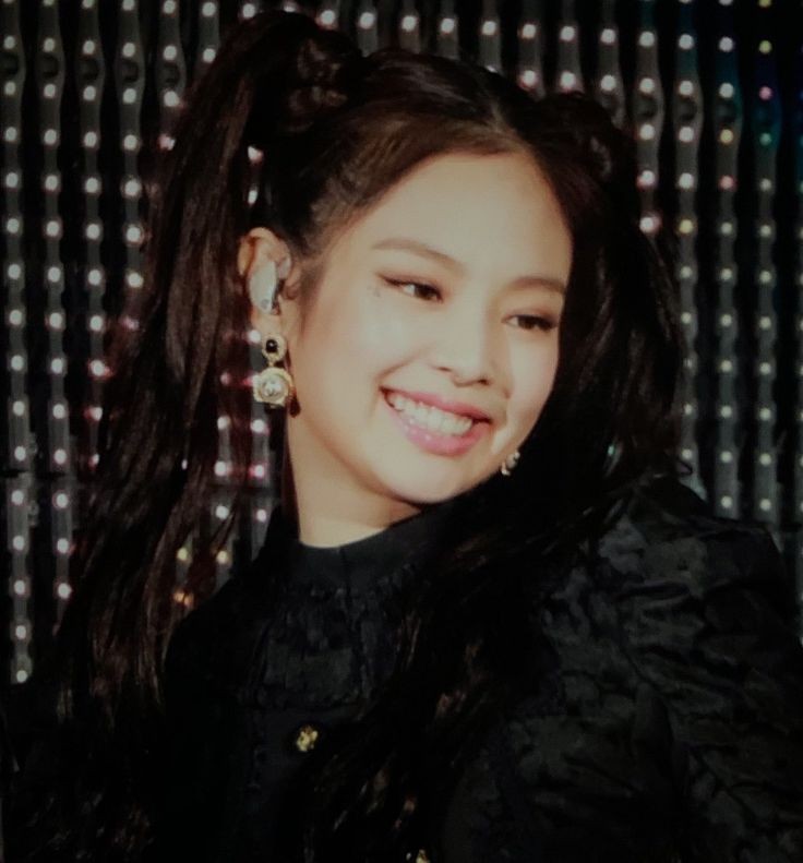 never let bitter people blind you and make you see her in a way that it& #39;s different that she really is. because jennie is kind, loving and an amazing human being. ♡