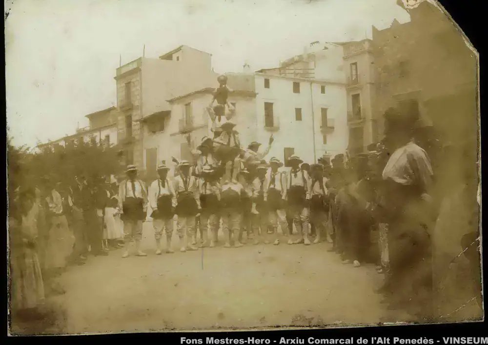 [1985] Es recupera la <a href="/MoixigangaVila/">MoixigangaVilafranca</a>. #fmvila