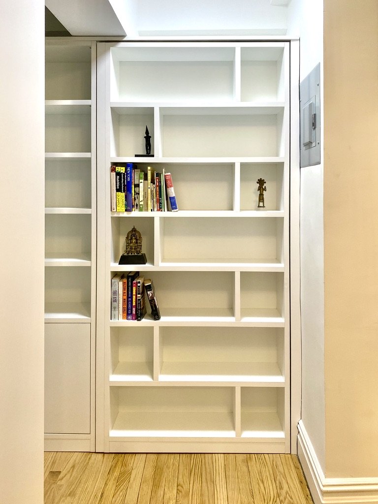 Closets's tweet image. A design solution to hide a separate entrance by our Senior Designer Grazyna Gargas for one of our recent customers on the Upper West Side in Manhattan, who combined two apartments into one. Made and Installed by transFORM in NY #MondayBlues #MondayMotivation #MCM #transformhome