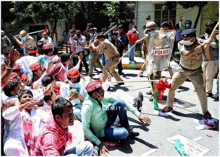 RMhGFhpR1vbsB3n's tweet image. आवाज़ उठ चुकी है अब दबेगी नहीं

जुल्मी कब तक जुल्म करेगा सत्ता के गलियारों में
चप्पा चप्पा गूंज उठेगा समाजवाद के नारों से .
जय अखिलेश जय समाजवाद