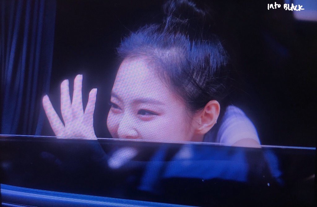 that& #39;s the loving way that she always looks at you blink, she deserves you to look at her with the same eyes. ♡