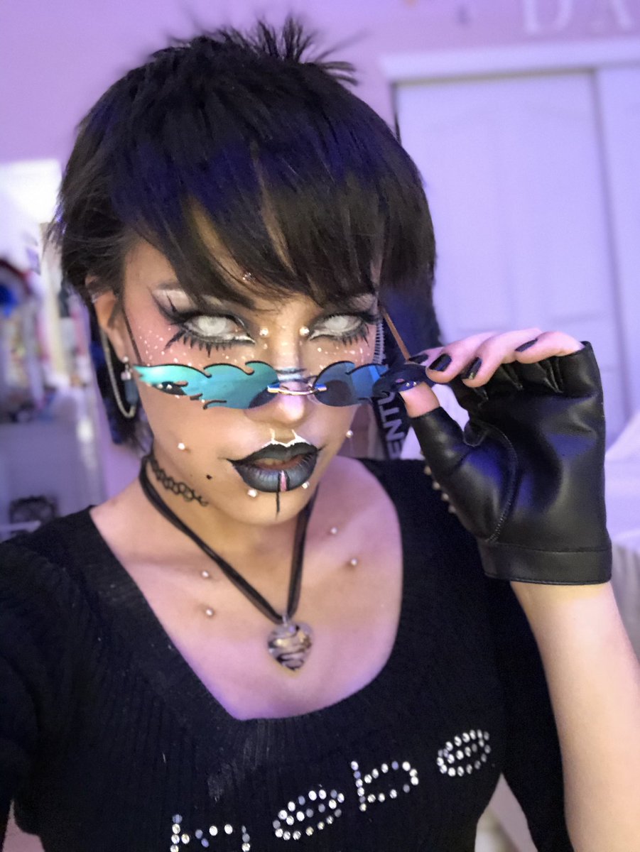 97riff's tweet photo. Hereโs a new look for ya!
-
Costume lenses by @uniqso
-
#goth #gothaesthetic #gothchic #gothmakeup #gothic #edgy #cosplay #makeup #urbandecay #makeupartist #muasupport #mua_underdogs #mua #queer #nonbinary #genderfluid #gothqueer #gothihop #gothqueen https://t.co/6ghDdbNoZD