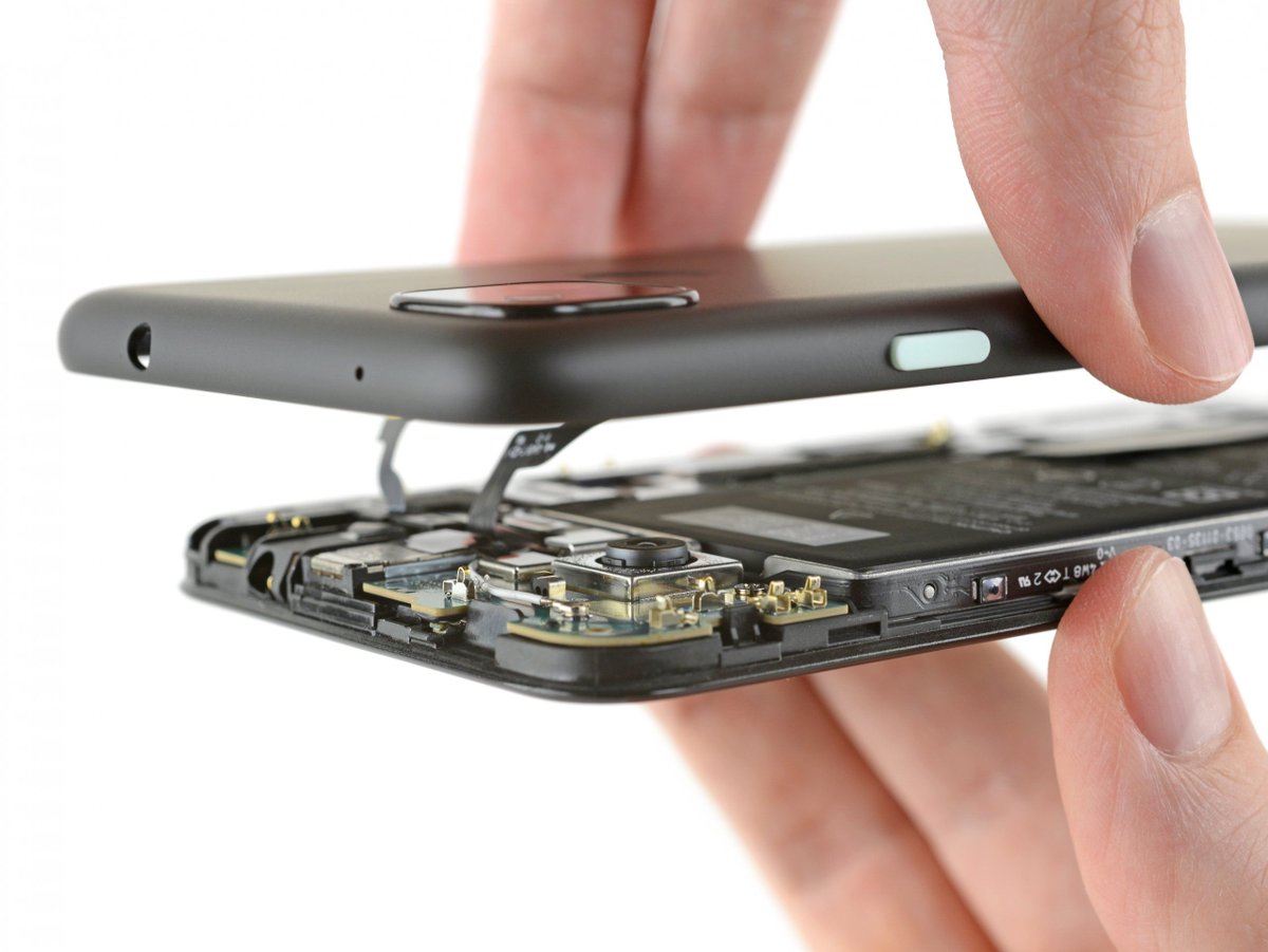 The specs? Safe. The camera? Standard. But Google is making choices inside the Pixel 4a that make us like this mid-range phone more than its premium siblings: bit.ly/2ENPWbE