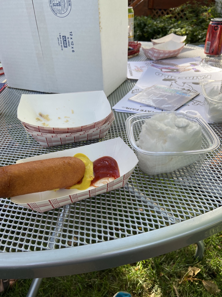 5/ Folks there are CORN DOGS (Poncho Dog to be specific) and SWEET CORN COTTON CANDY  #MNStateFair