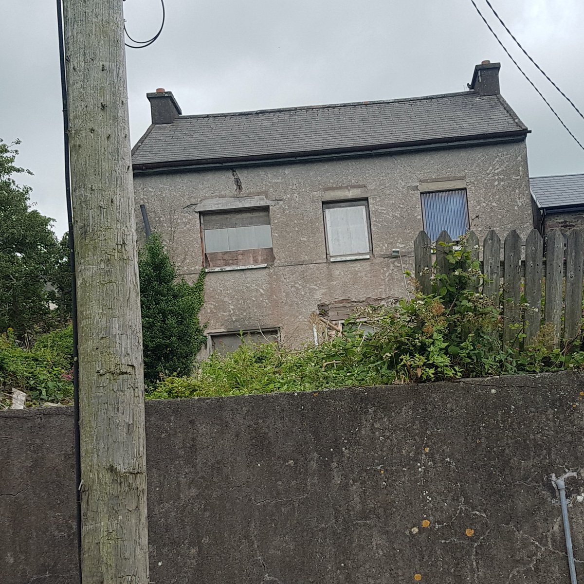 another empty property in Cork city, this one is behind an old wall so it was harder to photographreally should be someones home, its not on the derelict list which is surprising given its current state  #CorkCC #dereliction  #not1home  #heritage  #socialcrime  #respect  #homeless