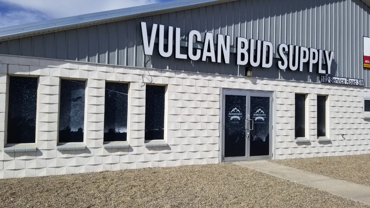 BudSupplyGroup's tweet photo. Who is excited for our opening in Vulcan? We sure are!
We are happy to announce that we are going to be opening this THURSDAY! We will see you there π π
#LetsBeBuds #Vulcan https://t.co/jvAhjQ6ivV