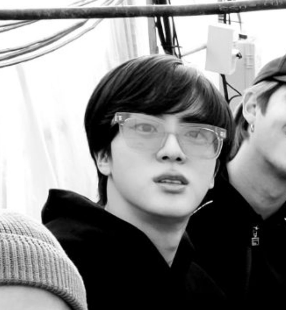 KIM SEOKJIN ARE THOSE YOUR SPECIAL STRAWBERRY PICKING GLASSES ! DID U ASK THE STYLISTS TO FIND U A PAIR OF NICE HEARTY FARMING GLASSES, WITH A LIGHT TINT SO THAT U COULD STILL SEE ALL THE GREAT DETAILS ON YOUR STRAWBERRIES, U STYLISH STRAWBOY