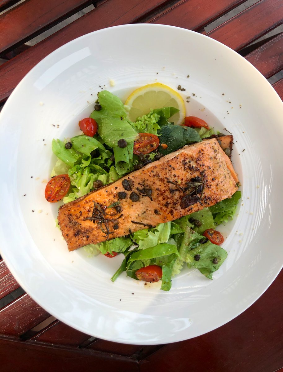 ¿Gustan ensalada de salmón con alcaparras? 🤤🙌🏽