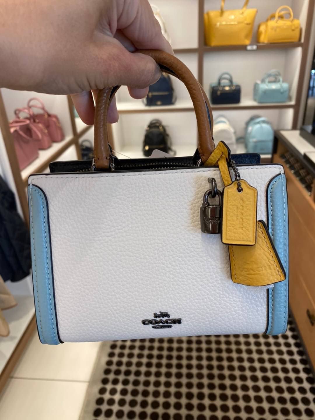 ◡̈𝗜𝗻𝗽𝗿𝗲𝗹𝘂𝗹𝘂 ꒰ᴄᴏᴀᴄʜꔛᴅᴡꔛᴇᴛᴄ.꒱ on X: Coach รุ่น MICRO ZOE C