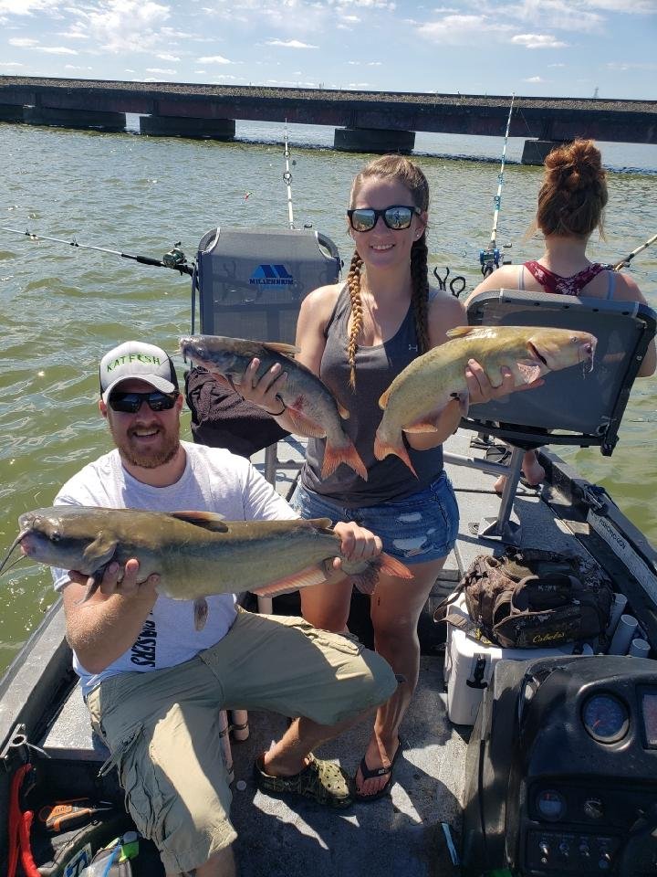 OHCatfishChaser's tweet photo. Late post. Went up to #LakeErie and wore the channels out. Ended up with 30 #channelcats 2 white #bass and 1 #sheephead. Great day on the water with the ol lady and some friends. Biggest fish was 13.5 pounds.
#katfishclothing #SanduskyBay https://t.co/zRvVcBtFEq