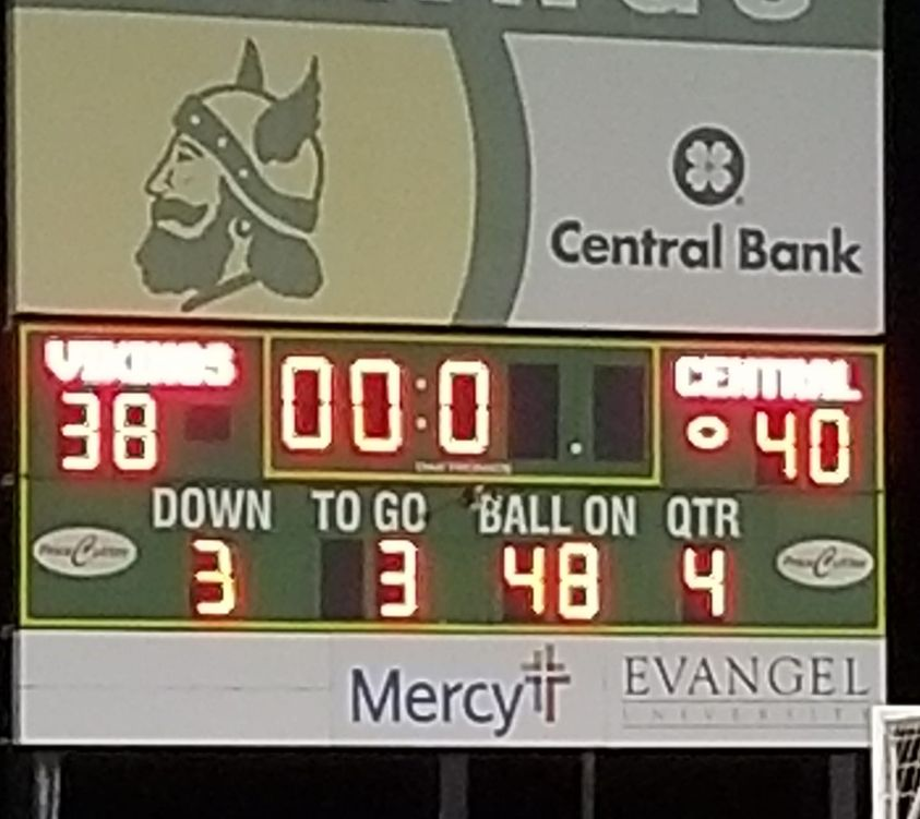 PitCentralHS's tweet photo. Sub-Varsity FINAL from Parkview.
@CentralBulldog @CHSFOOTBALL10 #BulldogPride #CHSFutureSoBright https://t.co/XzMurqLl3o