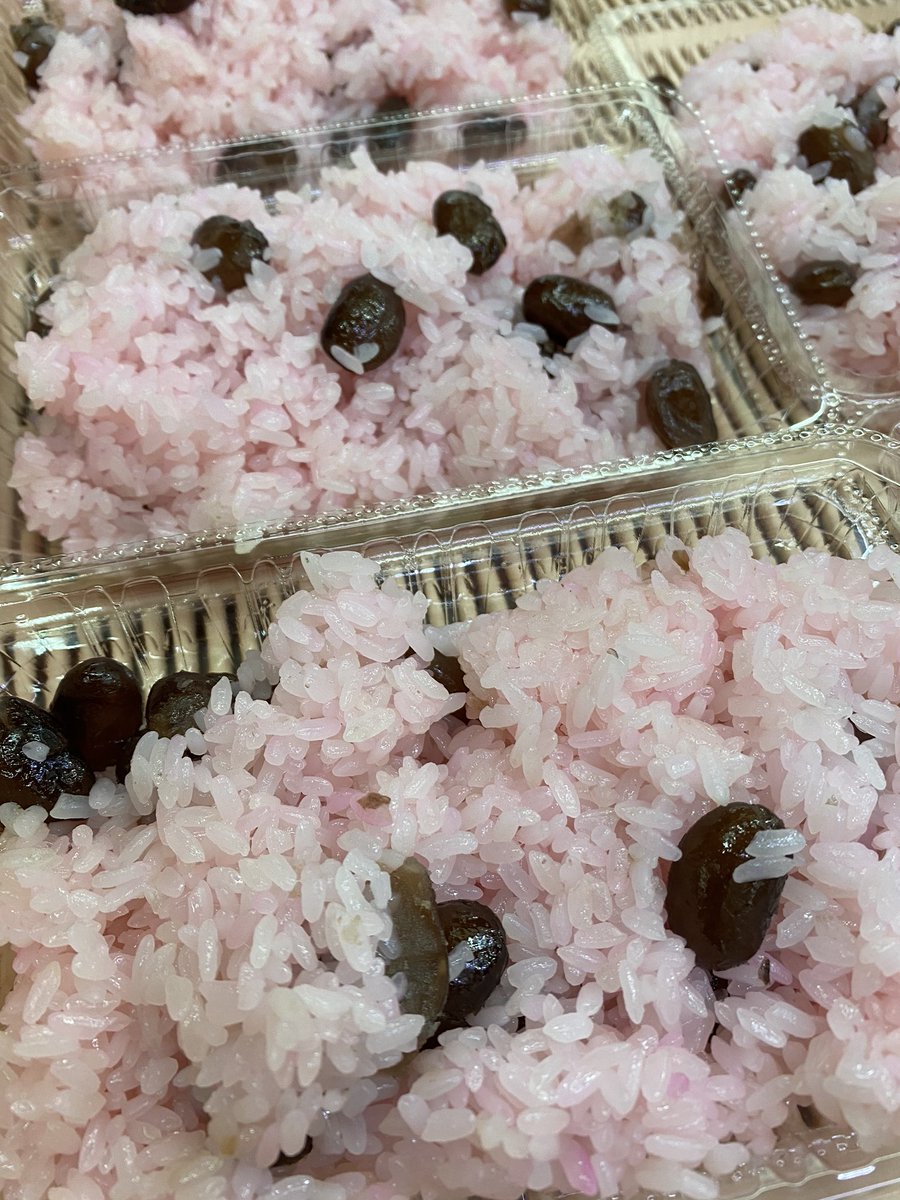 手づくり和洋菓子 ならや おはようございます 毎年続いた八朔祭も今年は残念ながら中止 おそらく 関東大震災の年に中止になって以来かと せめてお赤飯 でも食べて 夜は都留市が舞台の映画 かぐらめ を観ませんか本日 赤飯 甘いお赤飯 店売あります