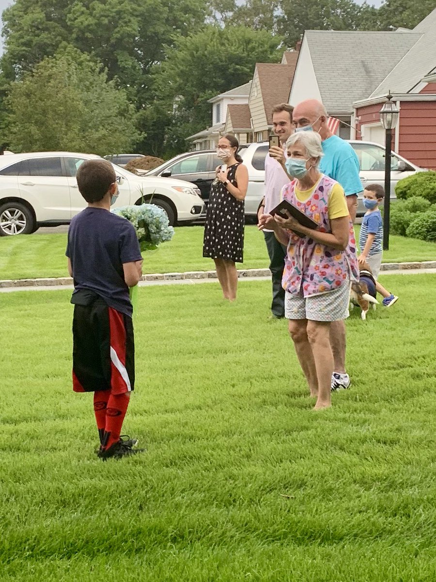 JacksonAvePTA's tweet image. The Jackson Avenue PTA proudly awarded Mrs. Puntillo the prestigious Honorary Life Membership Award tonight. We celebrated with a car parade and presentation. Congratulations and thank you for all you have done for our students!