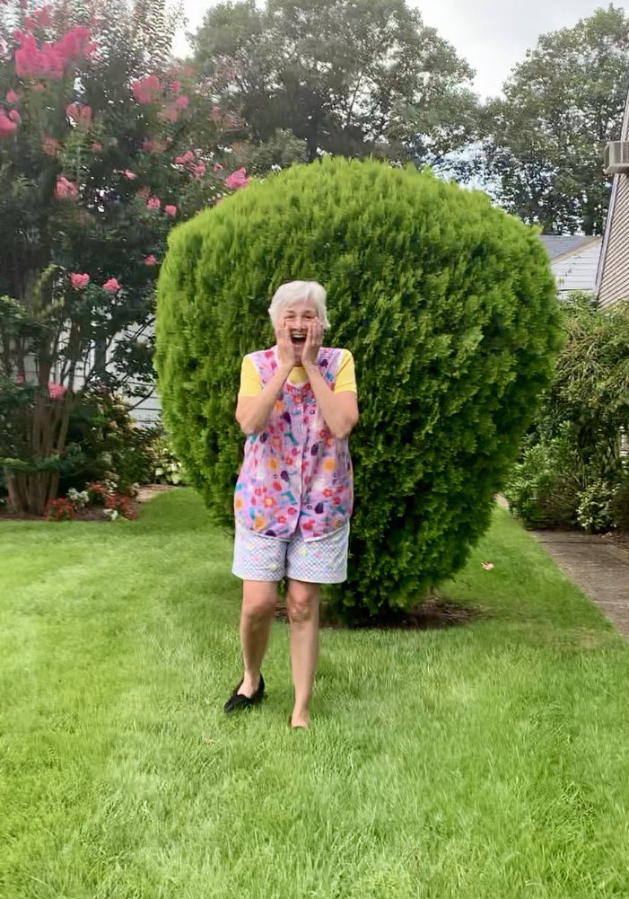 JacksonAvePTA's tweet image. The Jackson Avenue PTA proudly awarded Mrs. Puntillo the prestigious Honorary Life Membership Award tonight. We celebrated with a car parade and presentation. Congratulations and thank you for all you have done for our students!