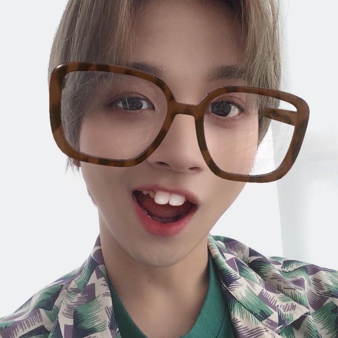 ending the thread with his little dork filter selfie cuz it's cute  #HAECHAN  #해찬  #NCT  #NCTDREAM  #NCT127