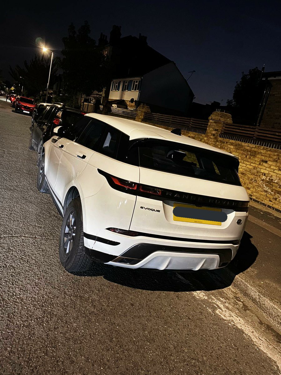 _11ZERO3_'s tweet image. #SMV : This Range Rover Evoque was spotted parked up during proactive patrols in @MPSRedbridge &amp;amp; instantly stood out to my Eagle eyed #RTPC colleague. It had been stolen less than 24 hours ago, and is now back with its very relieved owner.
#eastRPU #TDJ #AlwaysHunting