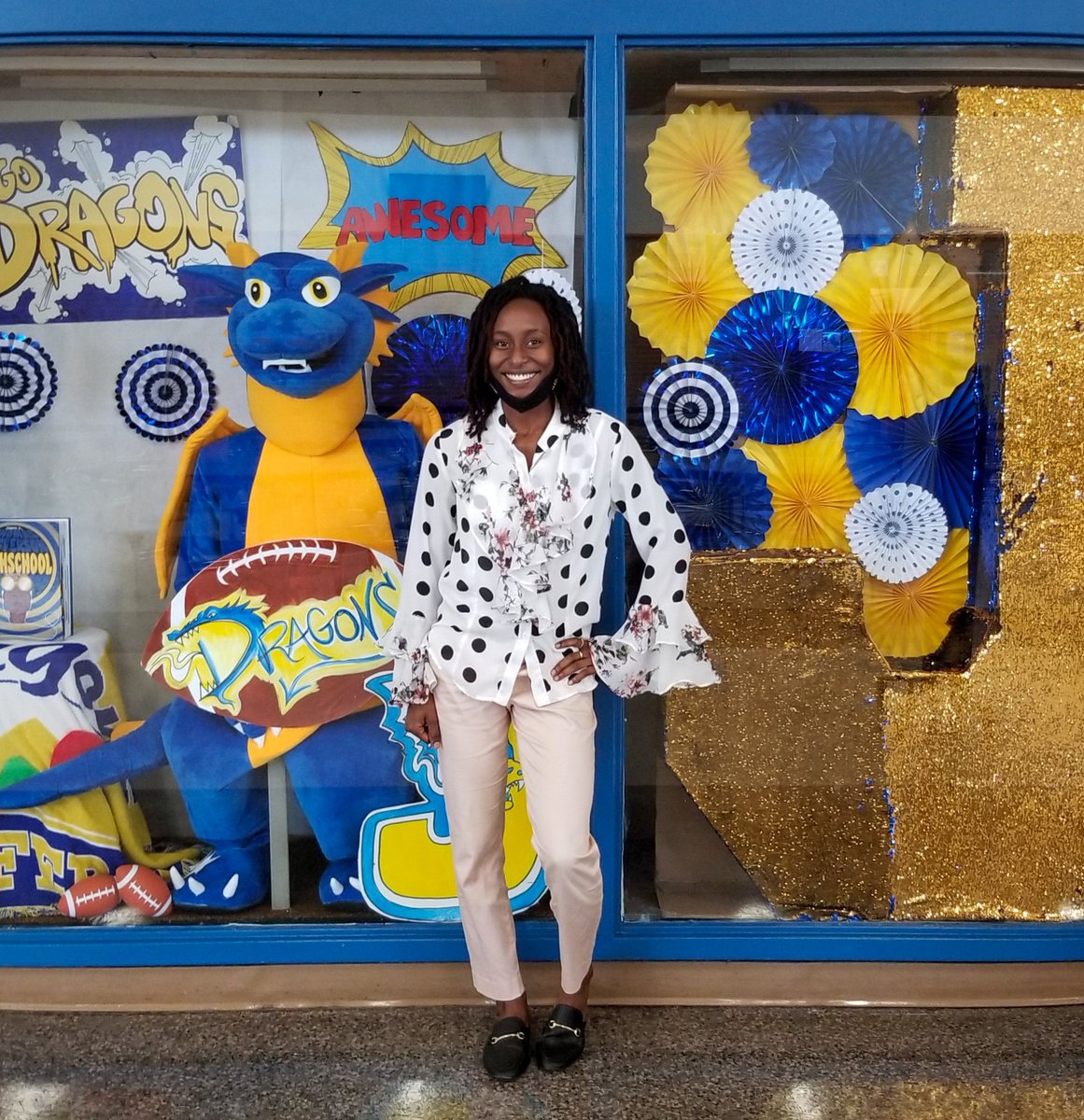 Bookwormshawn's tweet photo. It was great to finally see our students today! And I got to introduce them to our newest addition! Welcome back, Ashleigh! #GoDragons #classof2014 @tampajhs https://t.co/ETSPK3gLJw