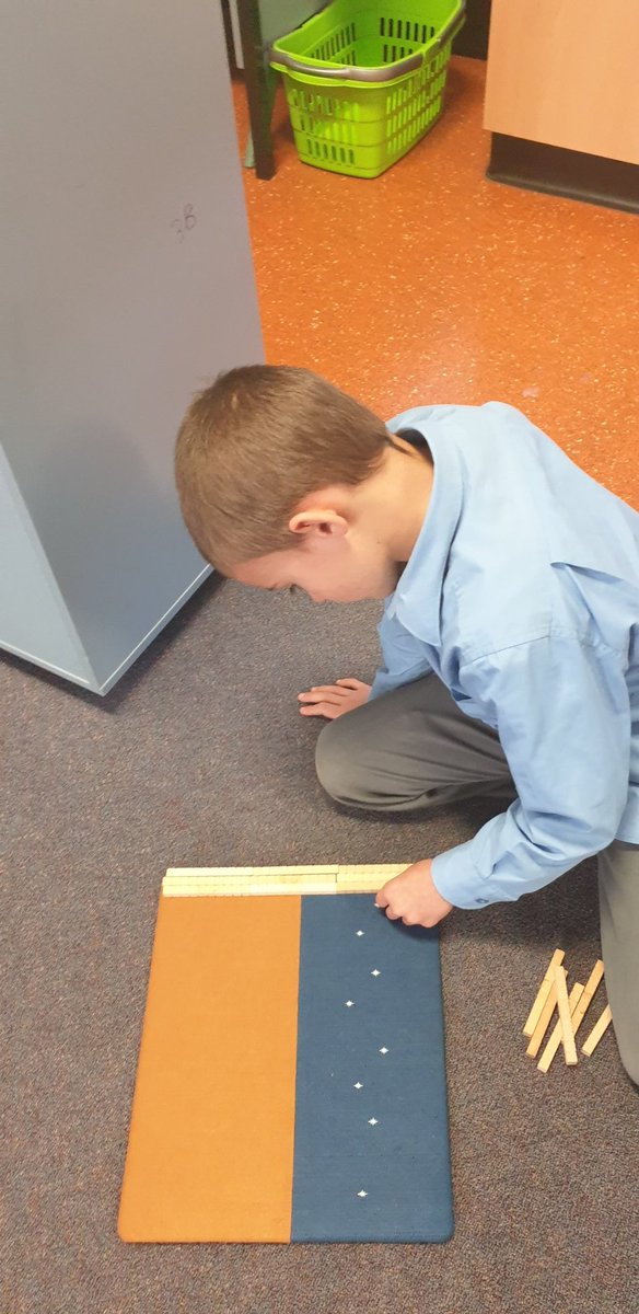 2/3ZH working on finding the area of a 2D shape using informal units <a href="/yatesavenuePS/">Yates Avenue PS</a>