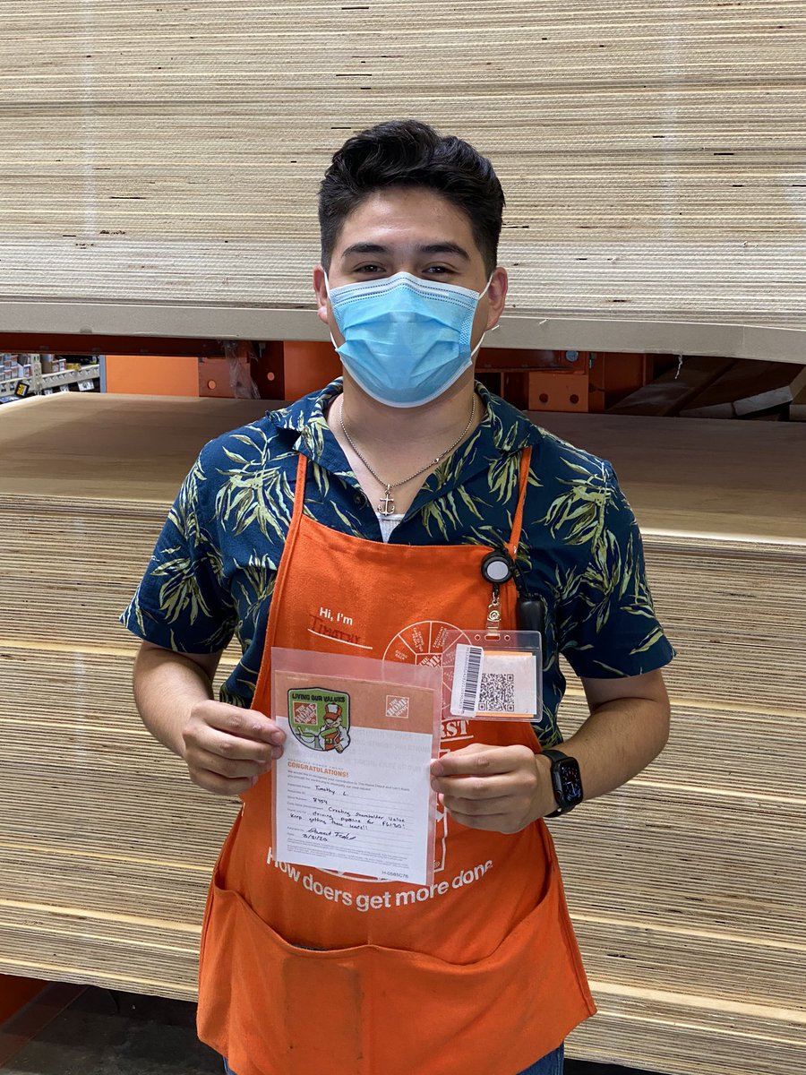 Gtrox_93's tweet photo. Recognizing a few associates for driving specialty and services last week! Keep those Leads and Measures coming! @AccAreta @guest_charles #D91servicerecognition https://t.co/60miryVK40