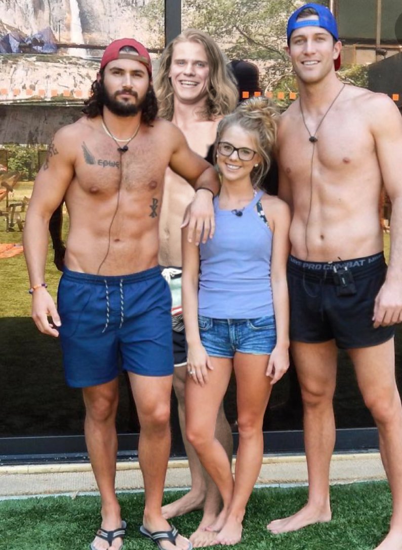 sabre5568's tweet photo. @JanellePierzina Which one is Victor? Im so confused!!! https://t.co/HOla2u5vyK