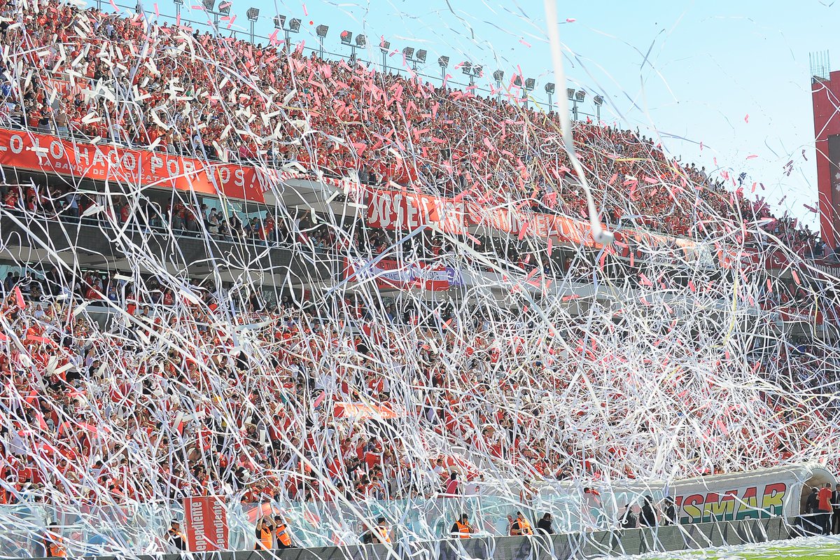Independiente's tweet photo. El Rojo, capo de Avellaneda

Fuimos al archivo por unos fotones 😏

#TodoRojo 🔴 https://t.co/6GE2XLQwDX