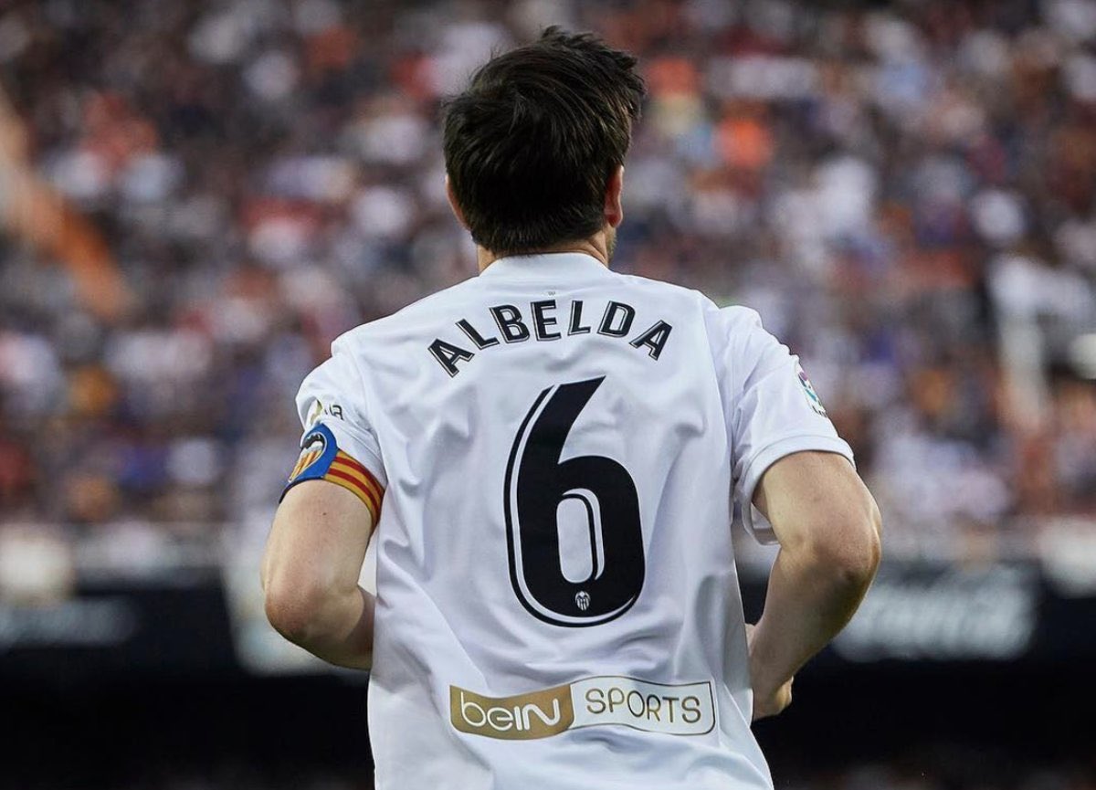 REKENAMUNT6's tweet photo. Feliz cumpleaños @dalbelda
Tengas un día maravilloso al lado de tus seres más queridos
#idolo #eternoCapitan #eterno6 #eternoIdolo
#felices43
#DePadresAHijos
#LeyendaValencianista
Gracias por dar tanto al @valenciacf
🥂🍾🎈🎈🧡🧡🧡🧡🎁🦇 https://t.co/NxZKDrGjmr