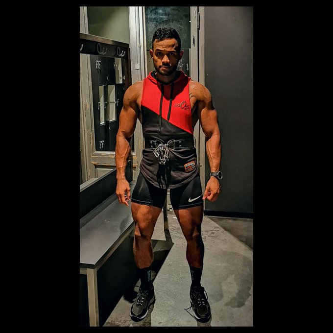 Training.... #workout #Training #gym #gymmotivation #workinprogress #muscle #gaymanly https://t.co/L