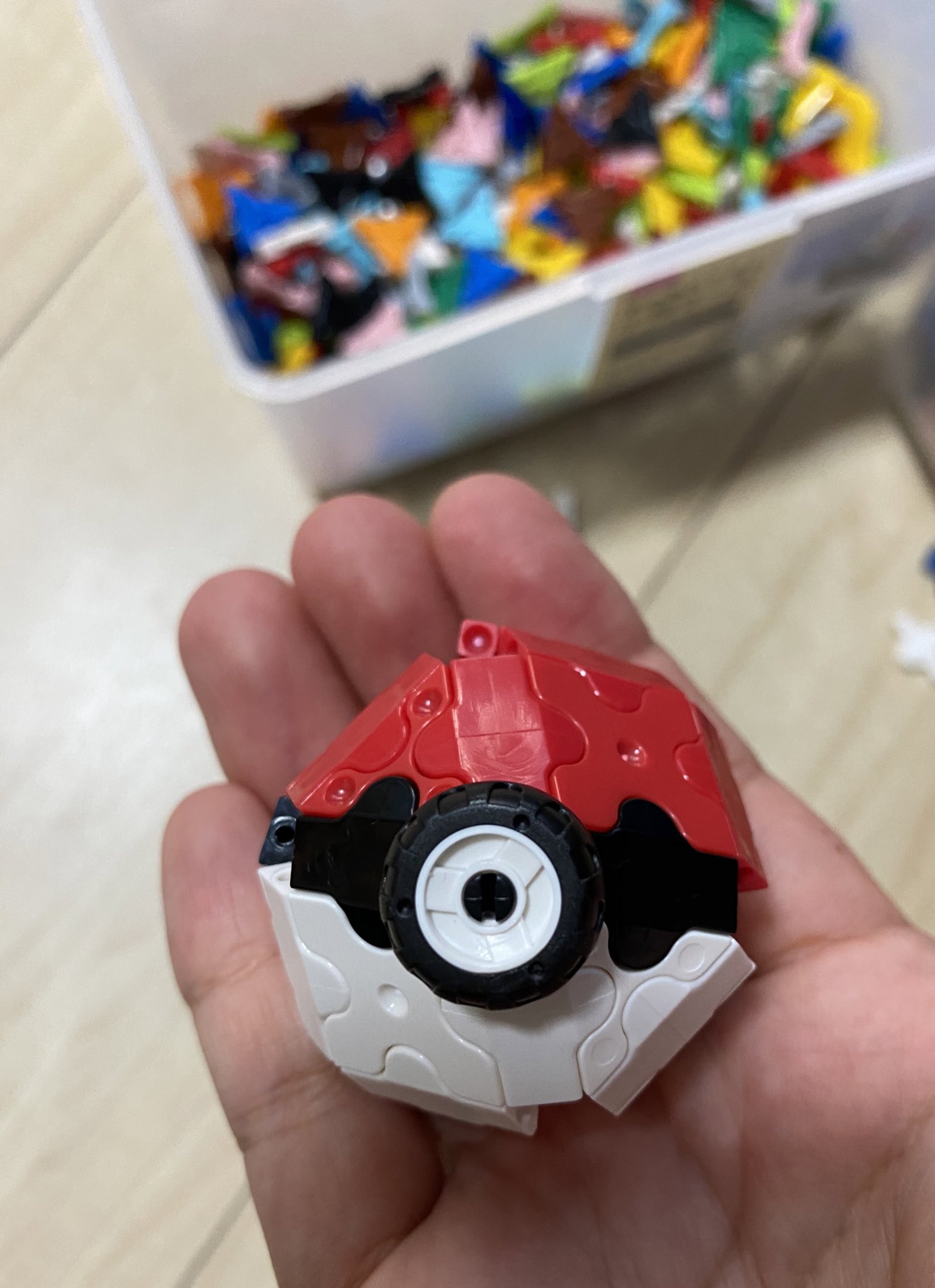 あっちょぱす 開脚練習中 そういや 昨日寝る前に作ったやつ Laqでモンスターボール 作り方はググればあるよ T Co Ihdndqs9wv Twitter