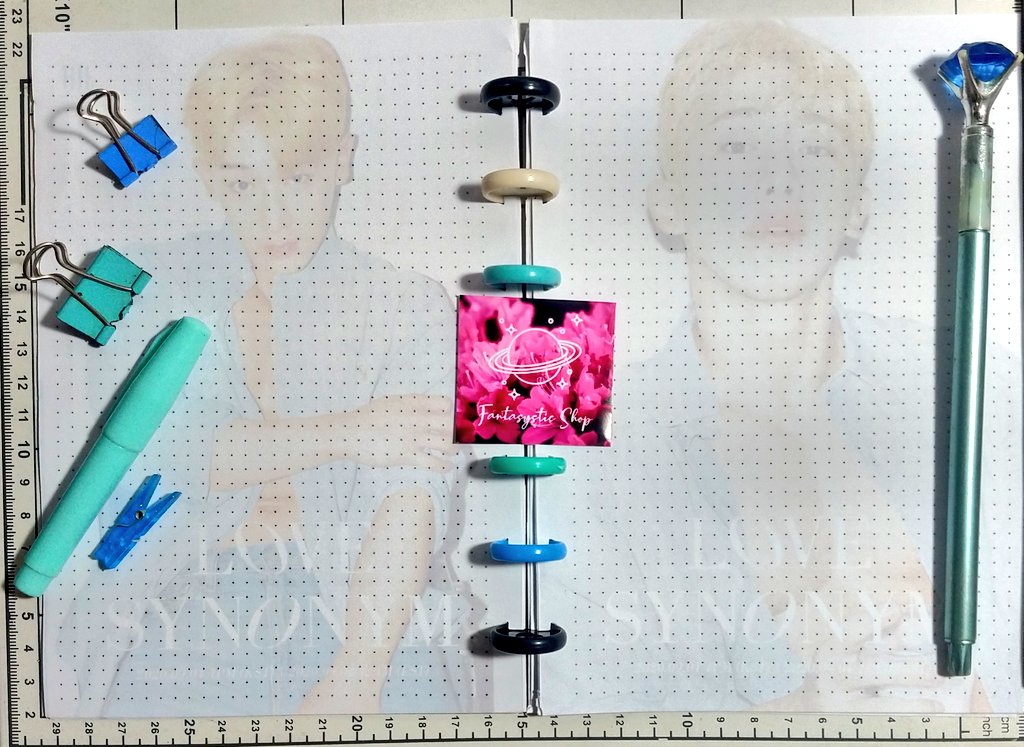 fantasysticshop's tweet photo. 🍑 CADERNO DE DISCO / CADERNO INTELIGENTE 🍑

Por: @fantasysticshop 

💵 R$17 ~ R$45

☁️Caderno artesanal
☁️Monte como quiser: Planner, folhas decoradas, divisórias com fotos

💌O caderno que você sempre sonhou.

❣️Mais infos no form ou entre em contato❣️

https://t.co/yyeqgoYaz8 https://t.co/Qfp5AyRJkU