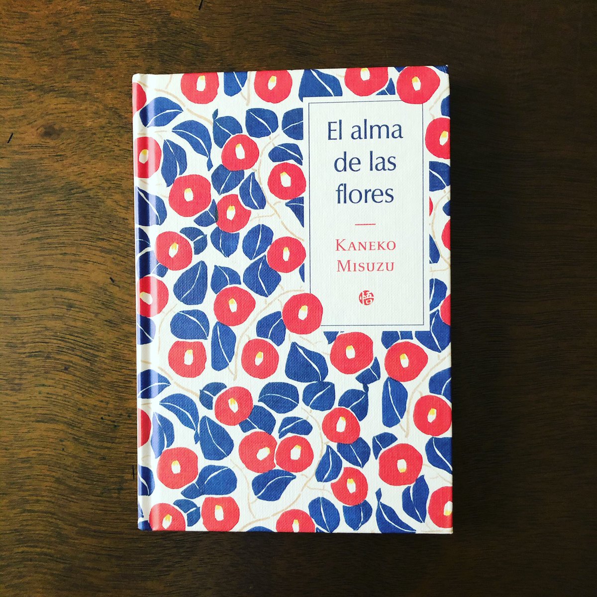 “En el tren de regreso de las colinas, alguien cantando”.

- Kaneko Misuzu