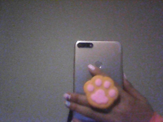 lira_flo's tweet photo. @AnielicaYT @TitanHammerYT se que no tiene nada que ver esto  pero mira ani mi popsocket es de una pata de gato o perrito https://t.co/SCMA3lmLb1
