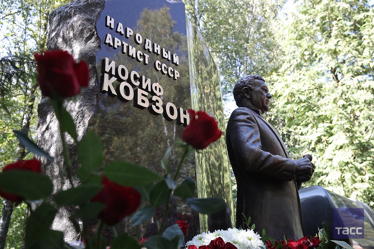 памятник кобзону в москве на кладбище