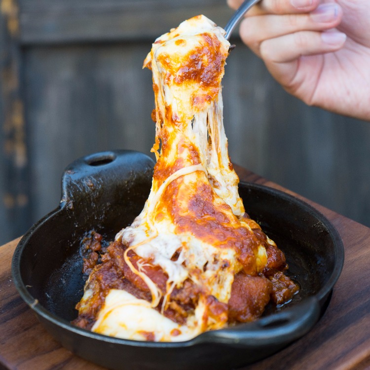 foodbeast's tweet photo. Go support @BosscatKitchen, #Oozefest local legends, who called their dish the CHEESE PIG: https://t.co/NOZaWCdHXu