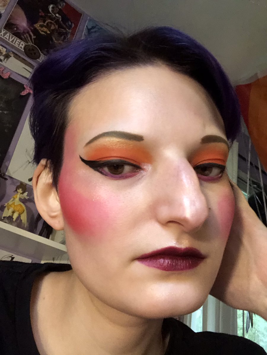 fullfringal's tweet photo. It’s orange
More of my signature color combo 
✨🧡💜🧡💜🧡✨
#makeup #makeupoftheday #muotd #orange #purple #makeupfirstnegativitylast #smallmakeupaccount #makeuptwitter #makeuplooks #makeuplook https://t.co/XM6FGsYvHW