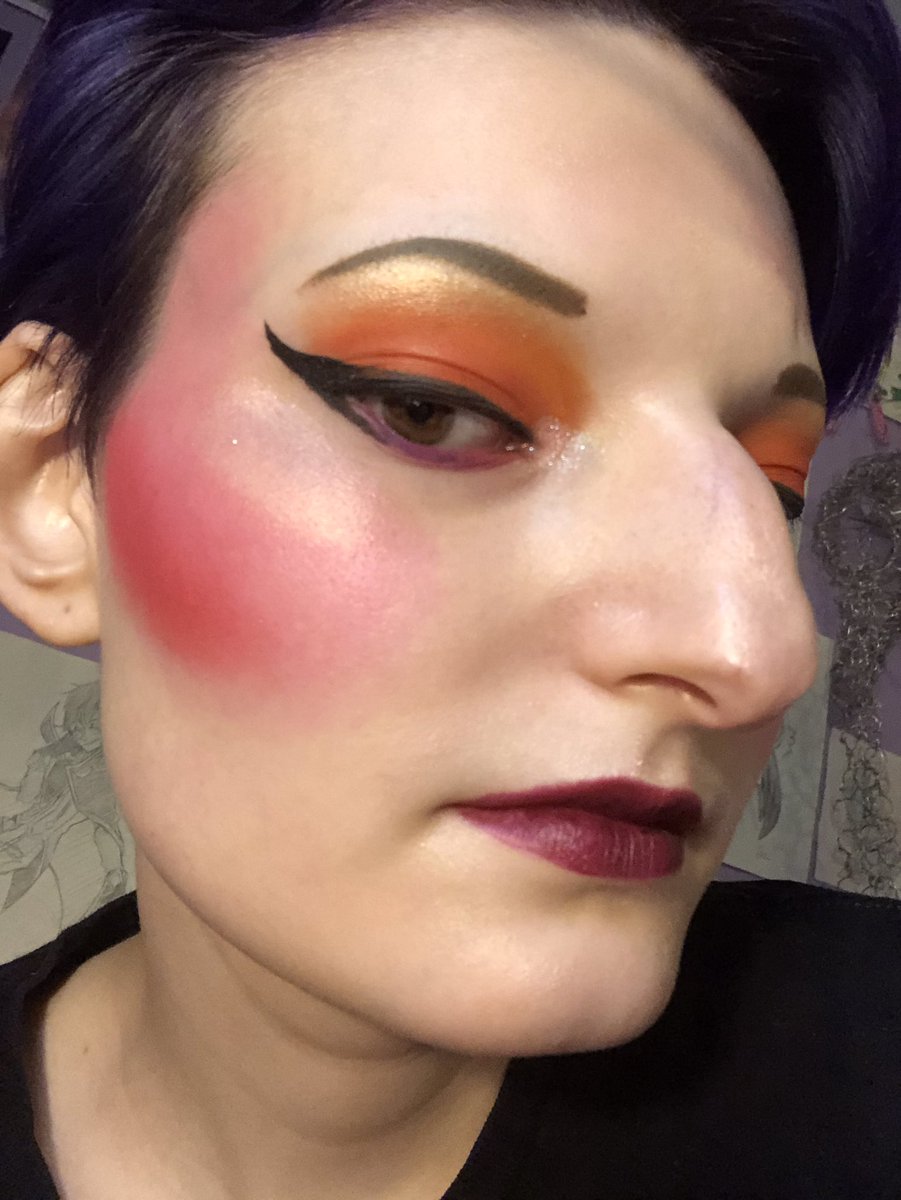 fullfringal's tweet photo. It’s orange
More of my signature color combo 
✨🧡💜🧡💜🧡✨
#makeup #makeupoftheday #muotd #orange #purple #makeupfirstnegativitylast #smallmakeupaccount #makeuptwitter #makeuplooks #makeuplook https://t.co/XM6FGsYvHW