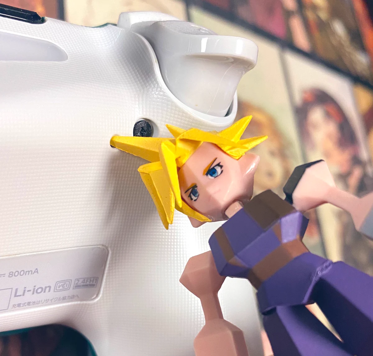 ソルジャーの髪が役に立つ？PS4のコントローラーのリセットボタン押しに便利！？