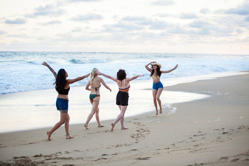 Cuando digo que el 2020 ha tenido una que otra cosa buena definitivamente me refiero a la joya de serie que nos dio <a href="/DiegoMU_/">Diego Martínez-Ulanosky</a> <a href="/rharagonlu/">Raúl Aragón</a> y <a href="/CAPONETO_/">CAPONETO</a>

MÁS DESENFRENADAS