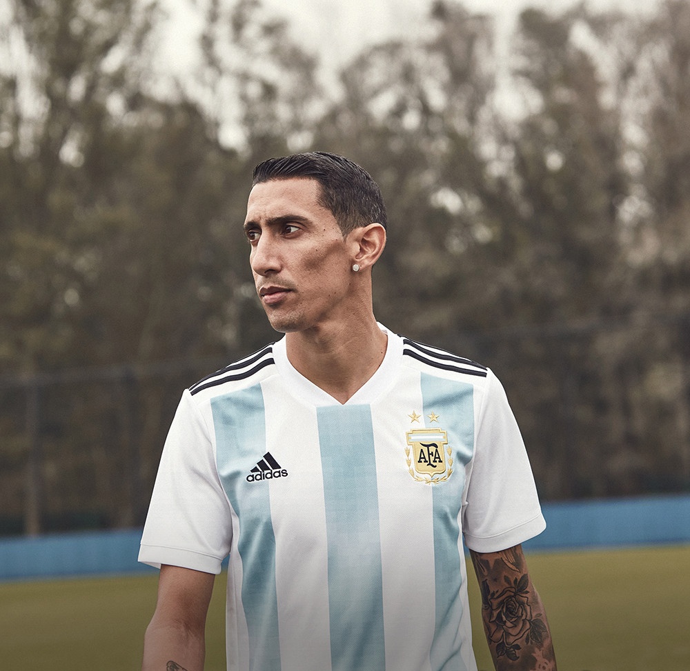 Fer_MLS on Twitter: "La camiseta de Rusia 2018 estaba inspirada en la usada en la Copa America de 1993, ultimo titulo de seleccion Argentina. contaba un degradado de