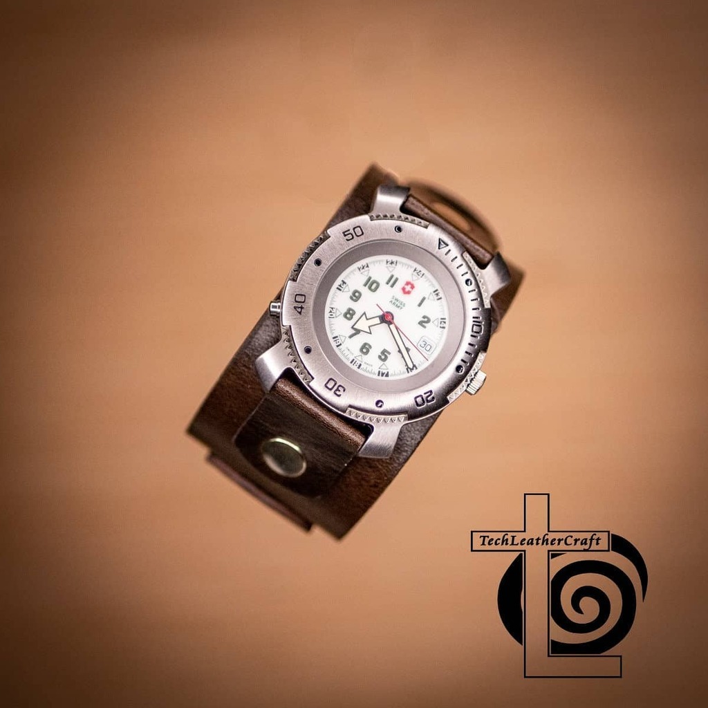 #watchcuff #watches #wristcandy #fashion #swissarmywatch #vintagewatch #diverwatch #leathercuff #handmade #edc #style #watchband #bracelet #leatherwatchstrap #leatherwatchband #nathandrake
#techleathercraft instagr.am/p/CEkrQvDF17_/