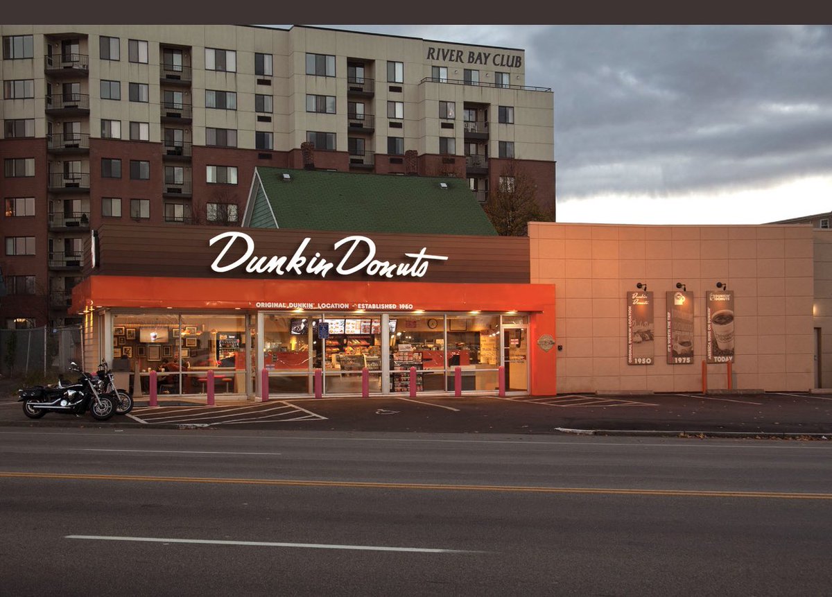 #كلنا_ام_سعود
خلونا نحسمها:
ستار بكس لايك،                دانكن رتويت.