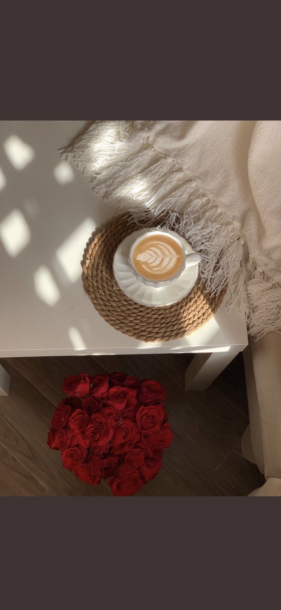 صباح المُدن التي تستيقظ على
 رائحة القهوة ، والقلوب التي
تشرع شبابيكها للحُب قبل الضوء .