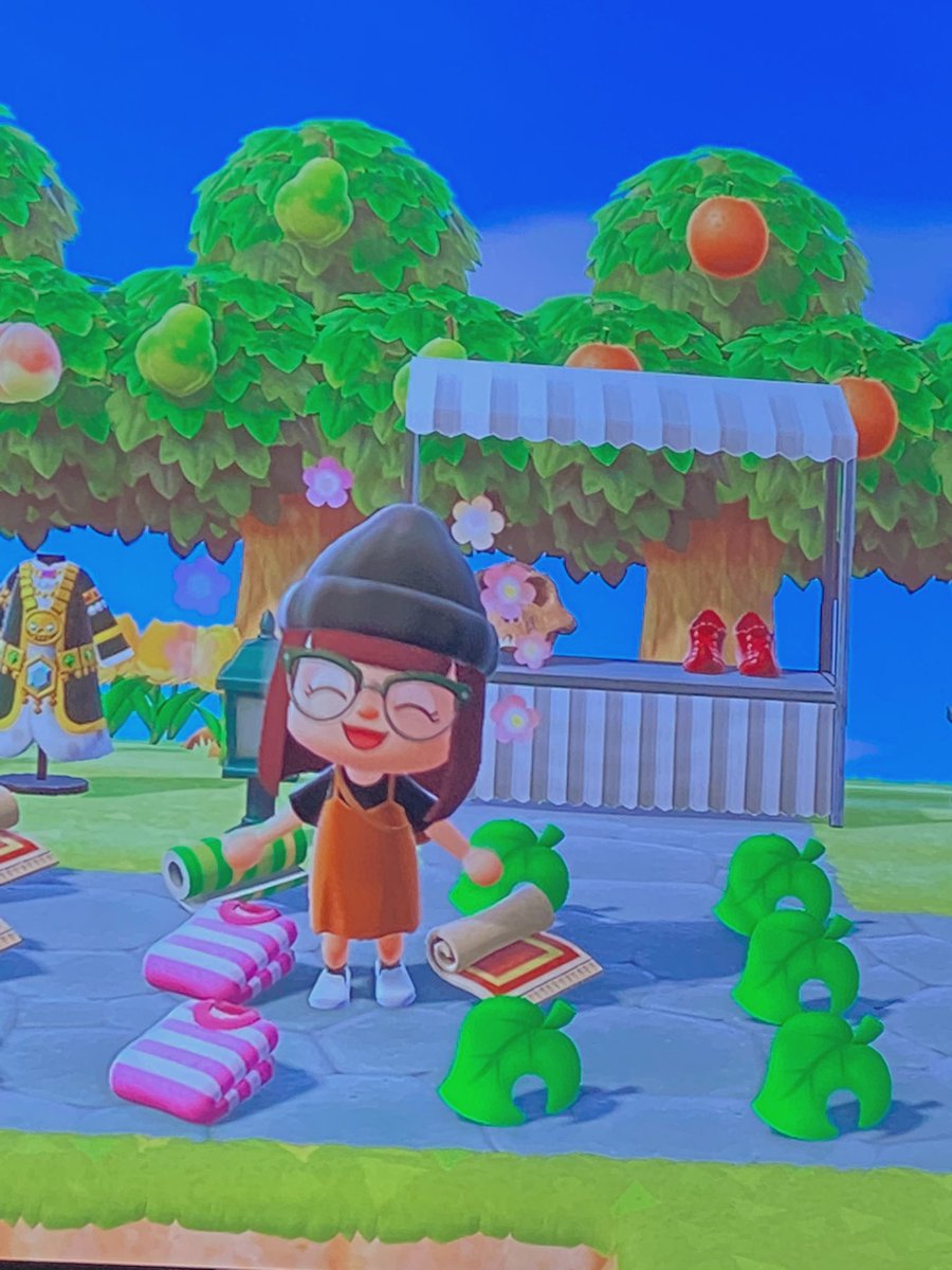 🌟 I WILL BE HAVING A GIVEAWAY @ 9:30pm🌟
Will also be having shooting stars!
Just a small inventory giveaway &amp; secret presents around the island!!
-tips not required but appreciated!! 
   -NEED gold, NMT,or rare items!
-Can craft gold items!!
DM for DODO code 😊
#dodocode #acnh