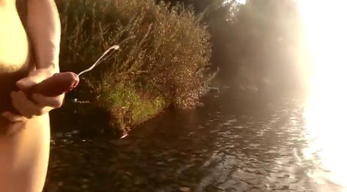https://t.co/4RVV6pYTNt 
Twink with Hairy Pubes Wanks his Dick, Cums on the River & his Sperm Floats