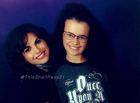 After was my last photo of the weekend sadly but it was with my favorite person  I’m so happy that I finally have a  @LanaParrilla photo I love. She was super sweet and I’m glad I have this moment since my head was killing me during autographs preventing me from going to them.