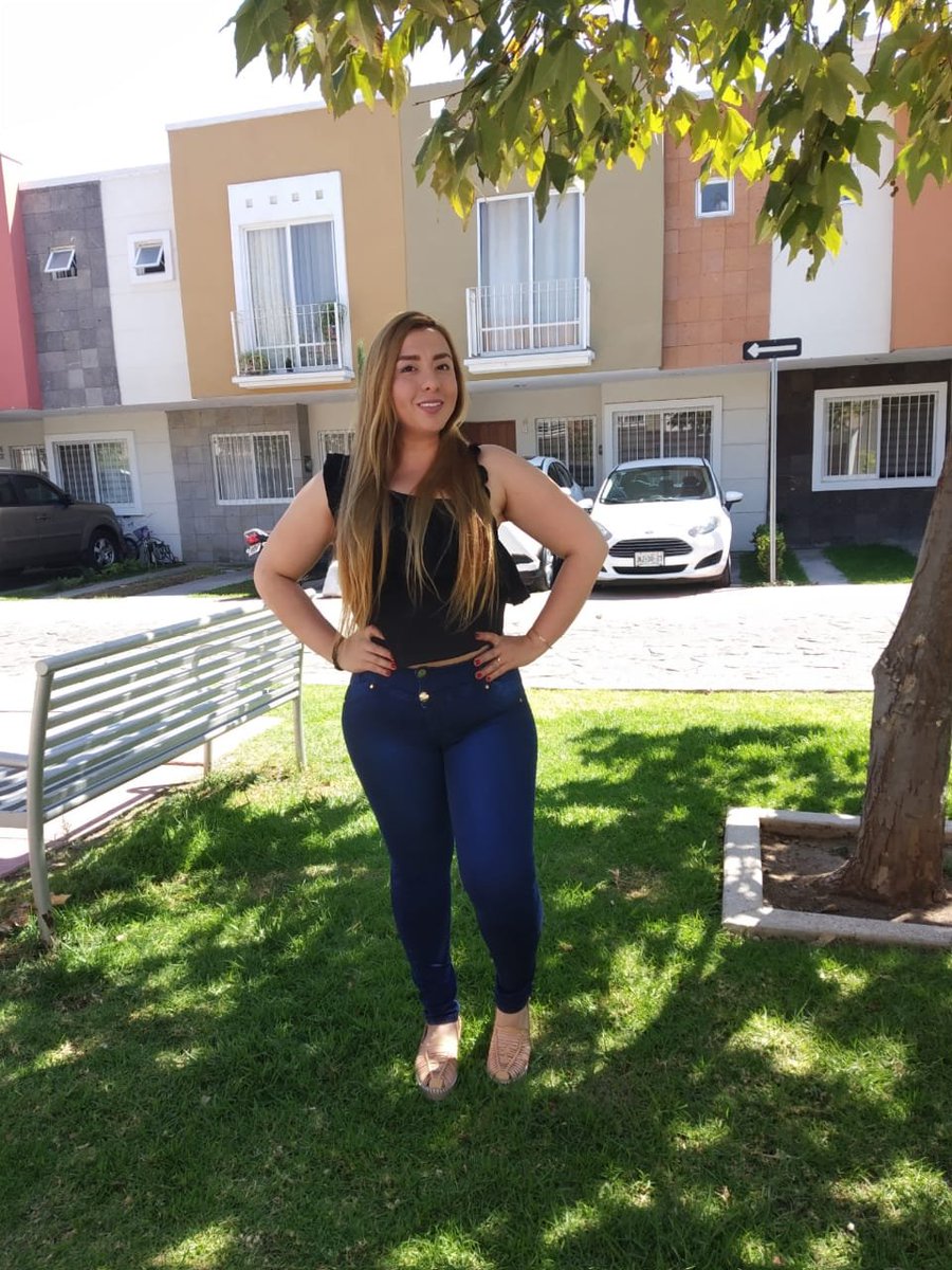OliviaP70348394's tweet photo. Te mando fotos de mi compañera de oficina creo que el jefe se la anda culiando . Pregunta a tus seguidores si cren que le guste la berga a la chava esta #putaamiga https://t.co/4arv7Sd6Dj