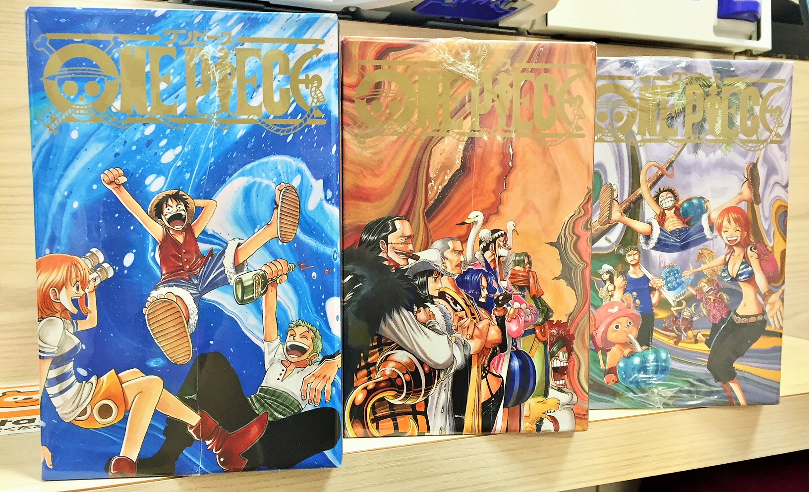 Hmv Books Spot Shinjuku 本日入荷 ジャンプコミックス One Pieceの 第一部ep1 Box 東の海 1 12巻 東の海編 第一部ep2 Box 砂の国 13 23巻 アラバスタ編 第一部ep3 Box 空の島 24 32巻 空島編 を それぞれまとめた豪華