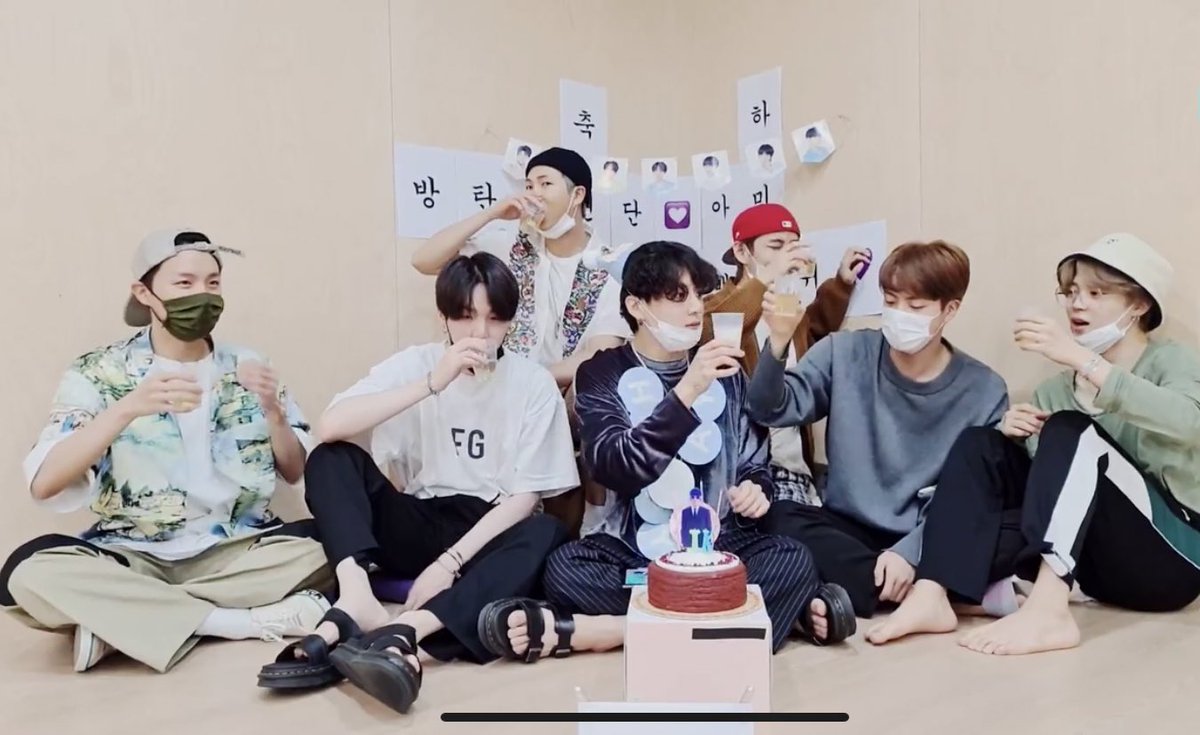 24แล้วไงยังไงก็ต้องกินนมอยู่ดีฮยองบอก5555555555555555555555