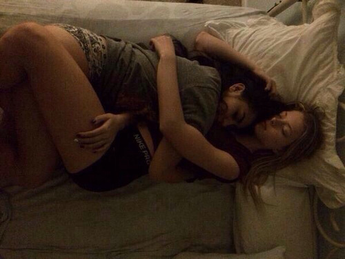 GIRLSWITHGIRLSS tweet media