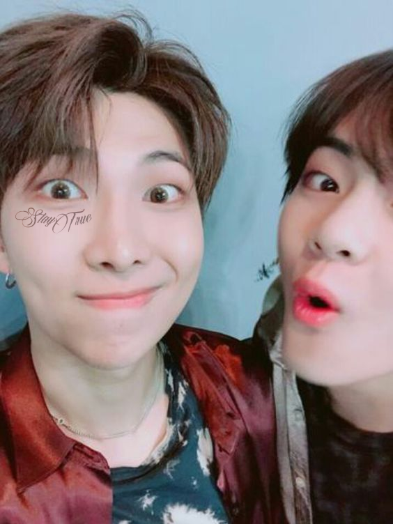 4O4_twt's tweet photo. Llegamos de las americas directo al #EVERGLOSSDB, Hyraki (505) y yo no nos íbamos a perder la oportunidad de ver a las niñas brillar con su bonbonchocolat, LA CANCIÓN MÁS PEGAJOSA DEL MUNDO, NO PODEMOS DEJAR DE CANTARLA! Felicidades chiquis, estuvo d lujo.
#GASPAR_404 #BBCDEBUT https://t.co/DAFnatX152