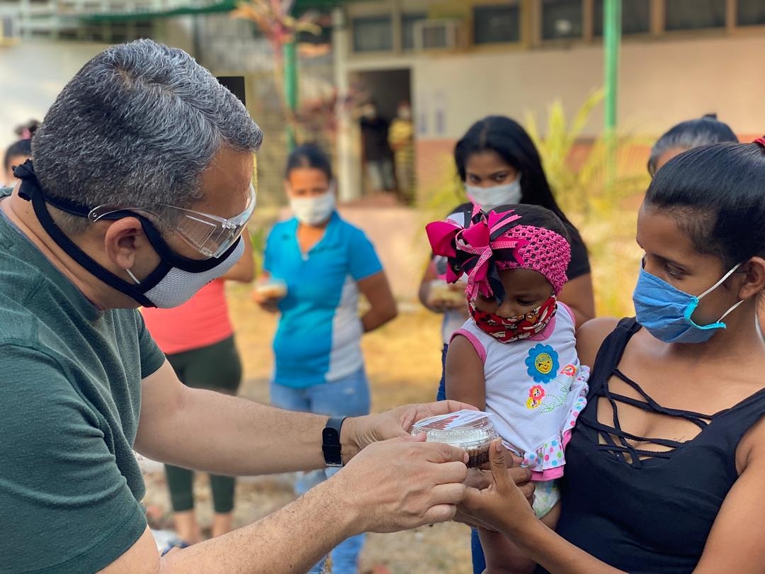 En estos tiempos de pandemia hemos aprendido apreciar lo que tenemos, nuestra familia, nuestros seres queridos, son momentos para ser solidarios con la gente que nos rodea, que mejor momento para resaltar este valor que nos une como Venezolanos, como Maracayeros La Solidaridad